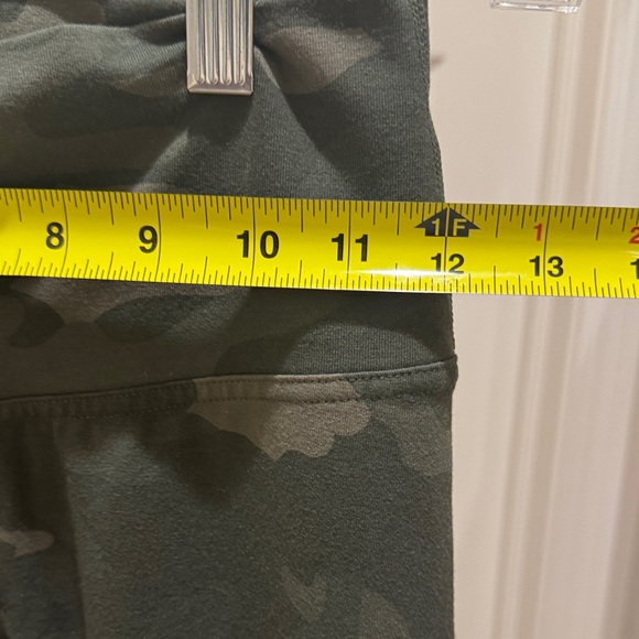 Old Navy Camouflage Leggings - Black and Green - Picture 4 of 6